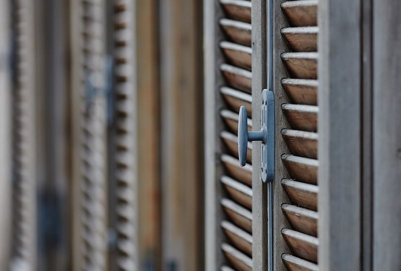 Shutter Reattachment in Overland Park, KS
